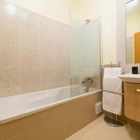 Ground Floor,pool, Air Conditioning, Terrace, Bbq,15min Walk From Cabanas Center