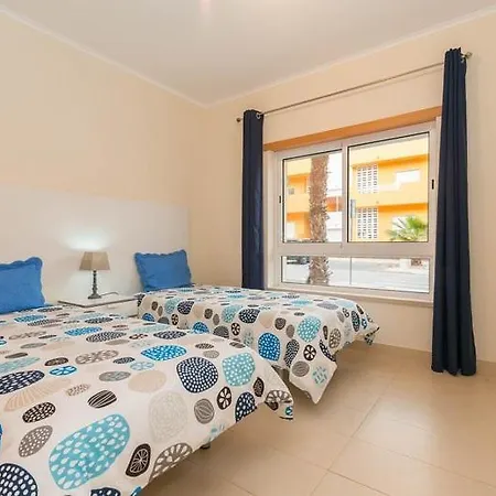 Ground Floor,pool, Air Conditioning, Terrace, Bbq,15min Walk From Cabanas Center Apartamento Conceição