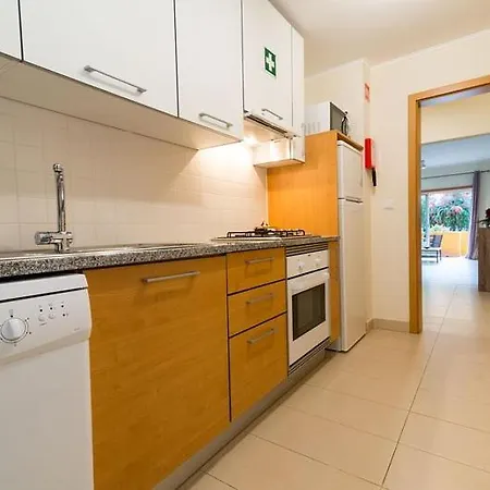 Ground Floor,pool, Air Conditioning, Terrace, Bbq,15min Walk From Cabanas Center Conceição