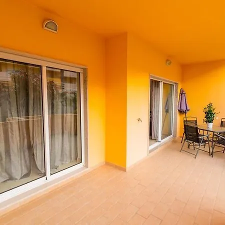 Ground Floor,pool, Air Conditioning, Terrace, Bbq,15min Walk From Cabanas Center Apartamento