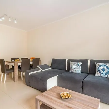 Ground Floor,pool, Air Conditioning, Terrace, Bbq,15min Walk From Cabanas Center * Conceição