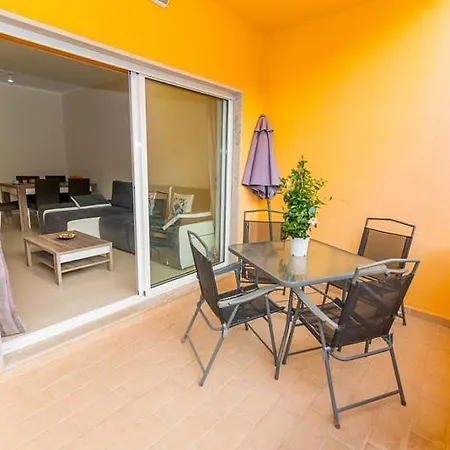 Ground Floor,pool, Air Conditioning, Terrace, Bbq,15min Walk From Cabanas Center Conceição